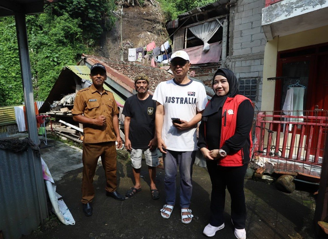 Anggota Komisi III DPRD Bandung Tinjau Lokasi Longsor Cidadap