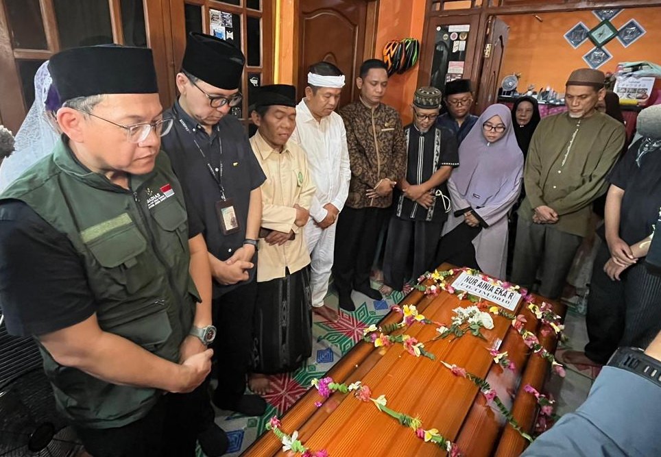BAZNAS dan Gubernur Jabar Beri Santunan Korban Kecelakaan Kereta di Bekasi