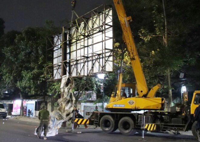 Farhan: Pemkot Bandung Tak Ada Toleransi Bagi Reklame Ilegal