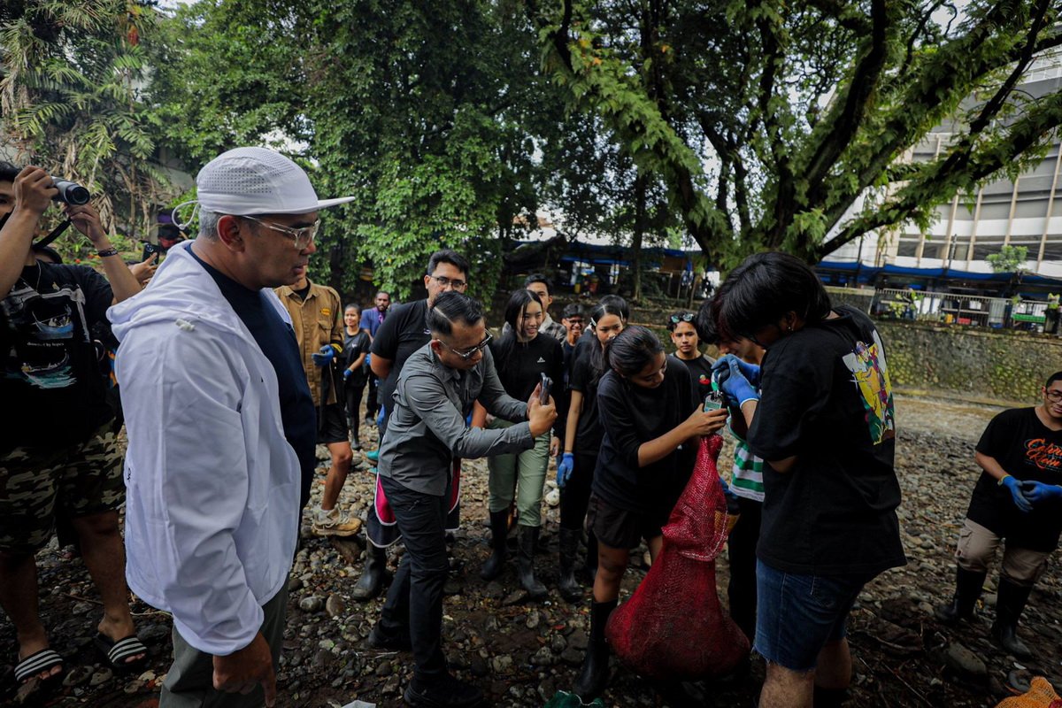 Farhan Ajak Mahasiswa hingga Atlet Jaga Kebersihan Kota Bandung