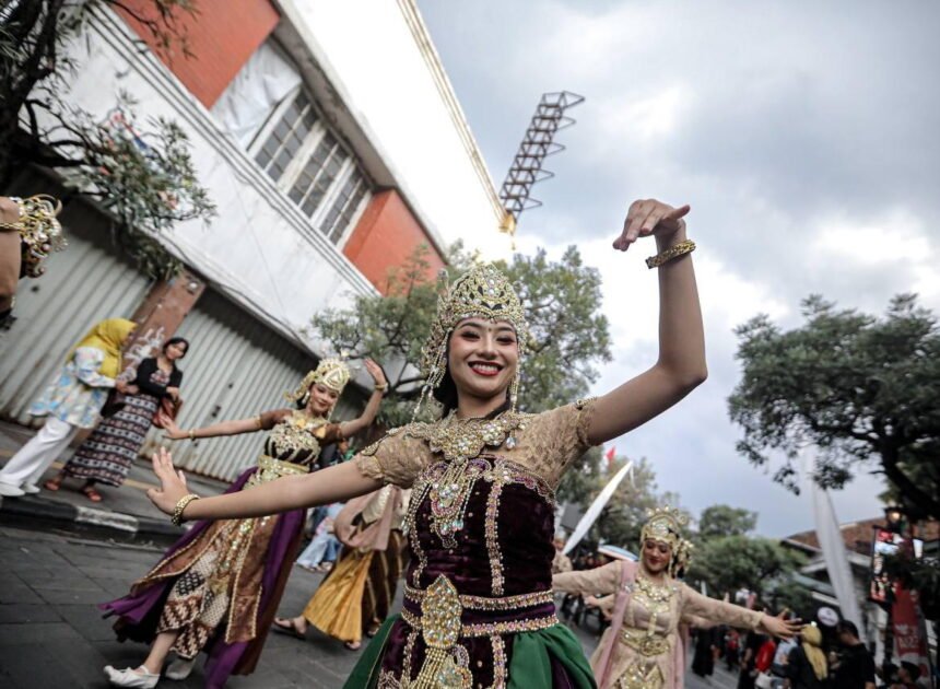 Puncak Kirab Budaya Milangkala Tatar Sunda 2026 Digelar di Kota Bandung Sabtu Malam