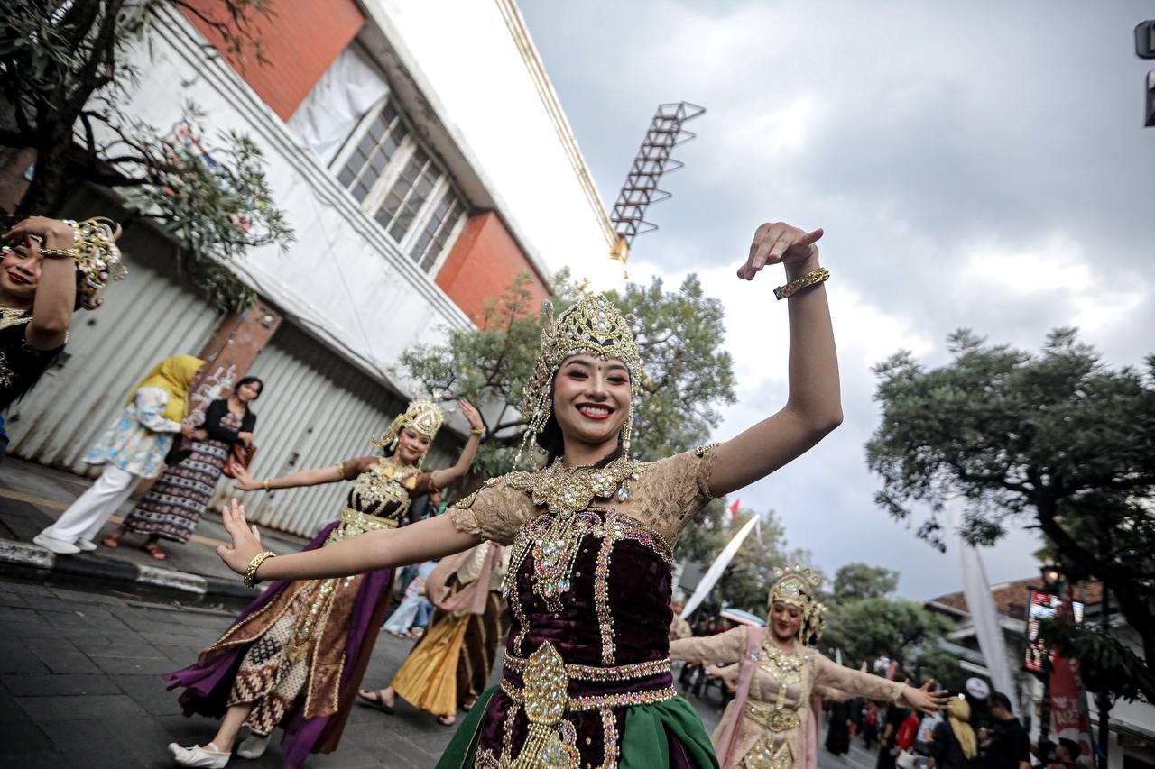 Puncak Kirab Budaya Milangkala Tatar Sunda 2026 Digelar di Kota Bandung Sabtu Malam