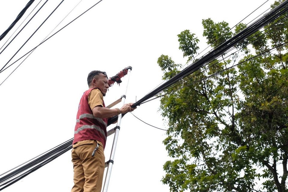 Diskominfo Kota Bandung Tertibkan Kabel Semrawut Dengan Rapikan 41 Titik Sepanjang 2026