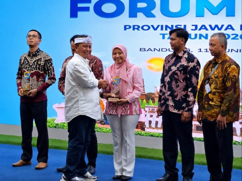 Forum CSR Jawa Barat 2026 Anugerahi Terbaik Ketiga pada PT Solusi Bangun Indonesia