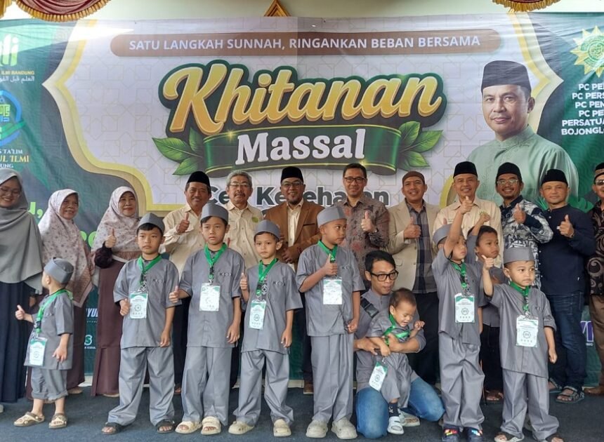 Yayasan Durrotul Ilmi dan Persatuan Islam Bojongloa Kidul Gelar Khitanan Massal