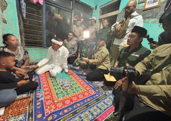 Gubernur dan BAZNAS Jabar Santuni Keluarga Korban Lakalantas Indramayu Sebesar Rp300 Juta