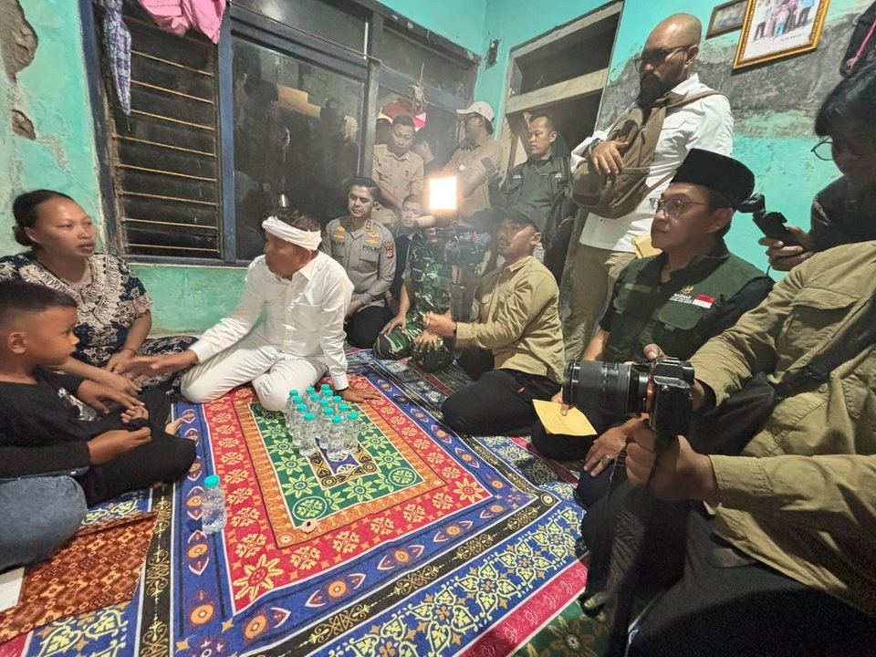 Gubernur dan BAZNAS Jabar Santuni Keluarga Korban Lakalantas Indramayu Sebesar Rp300 Juta
