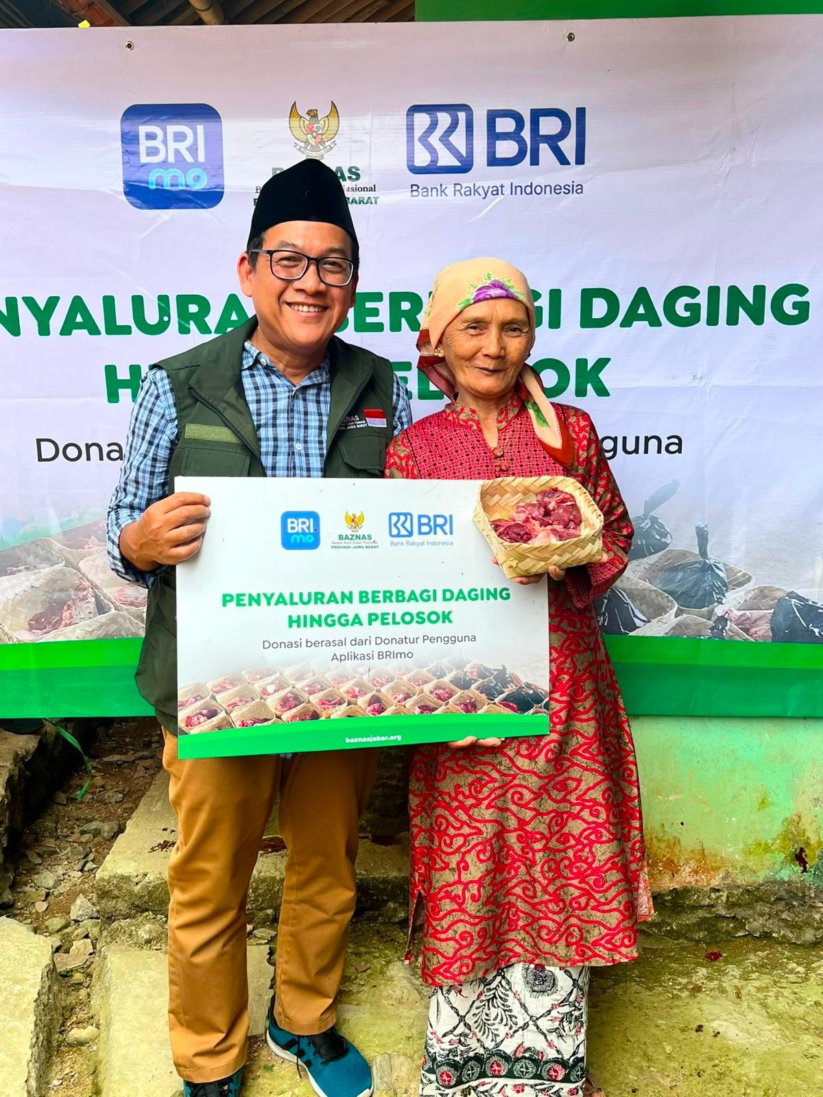 Program Berbagi Daging Hingga Pelosok dari Zakat Pengguna BRImo untuk Masyarakat Desa Ciririp Purwakarta
