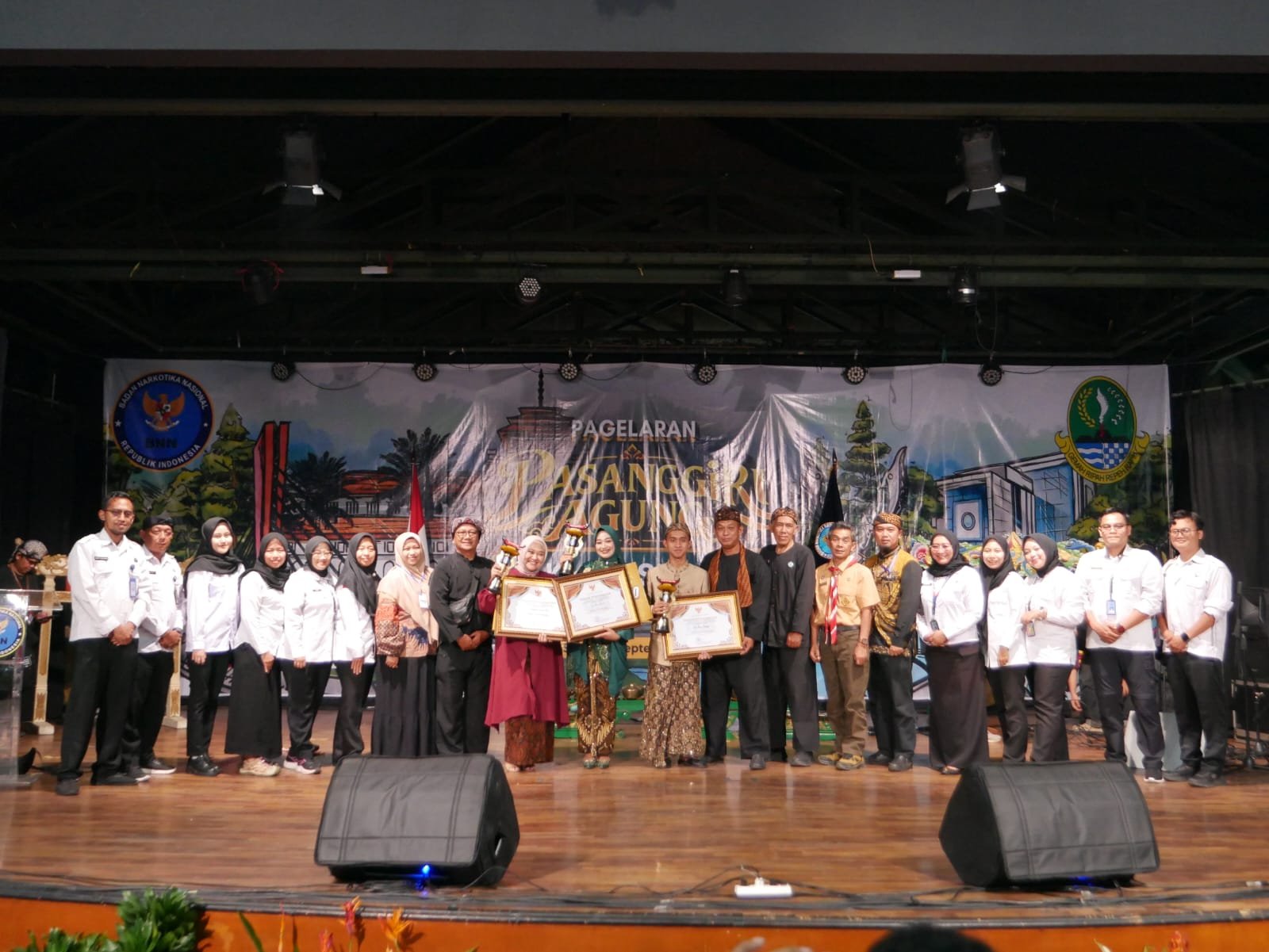Lewat Kawih Sinom, Gaungkan Narkoba Musuh Bangsa
