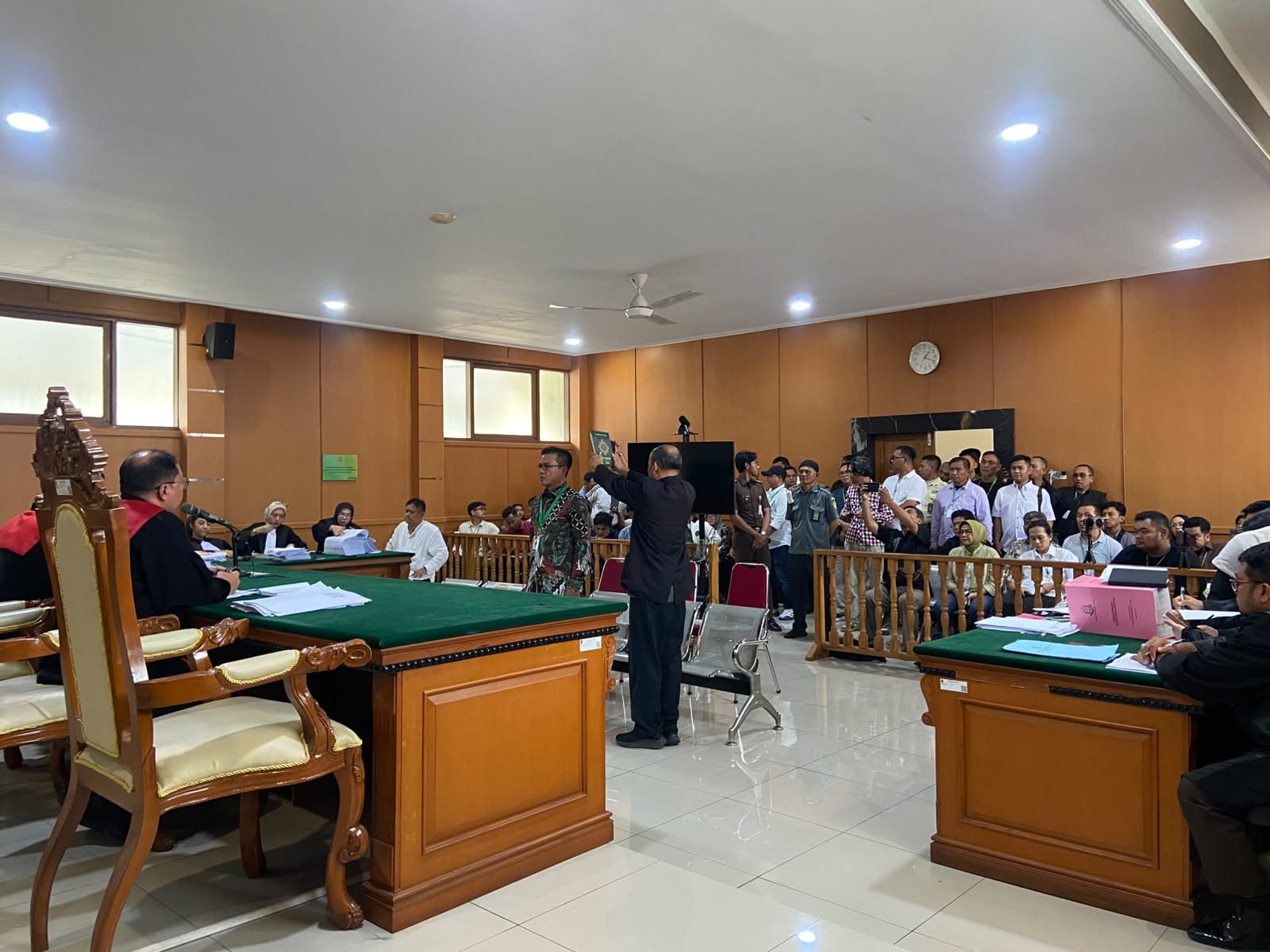 JHB Kecam Arogansi Pengawal Bupati Bandung Saat Jadi Saksi di Pengadilan Tipikor