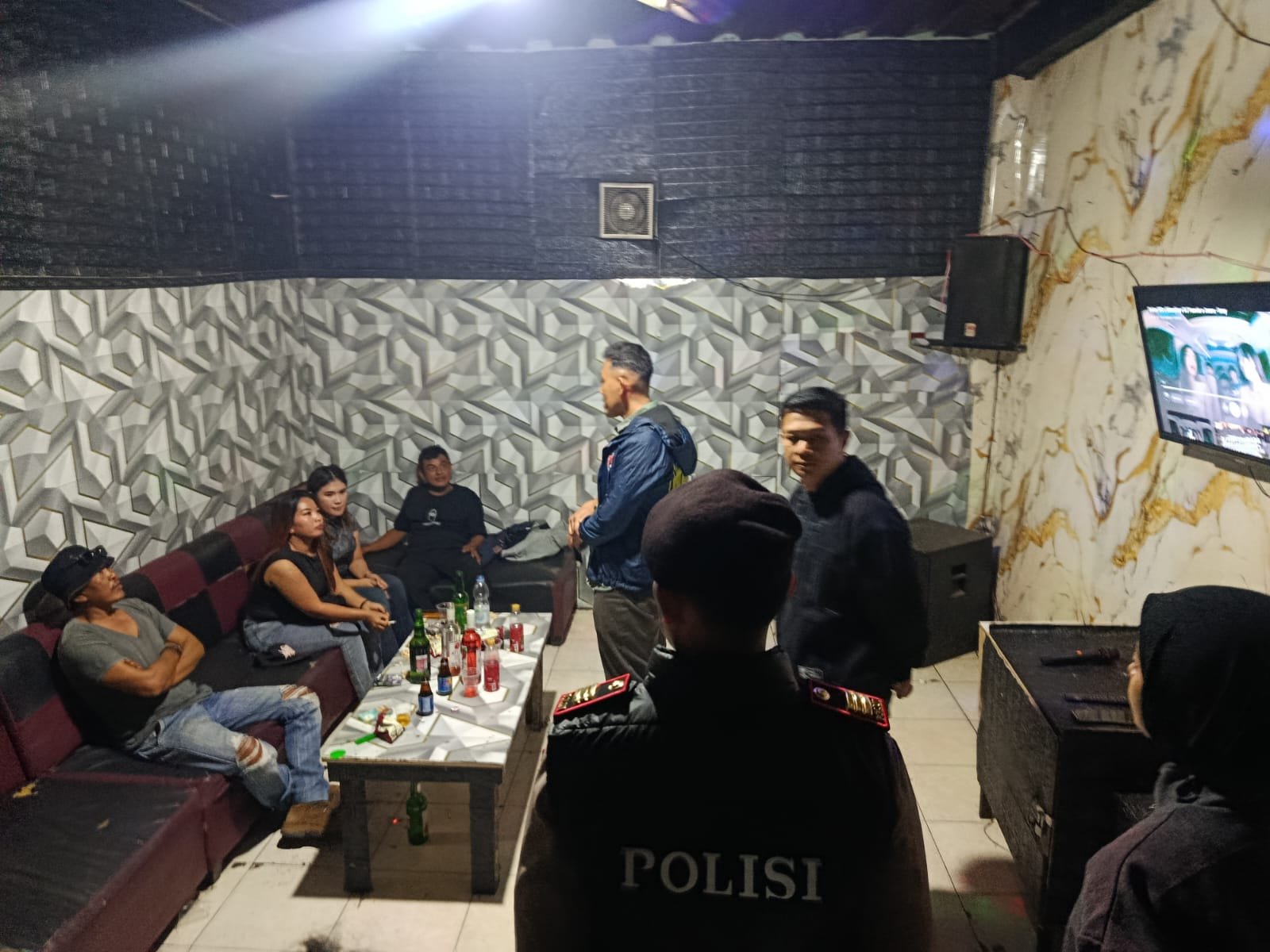 Polresta Bandung Gelar Razia Narkoba di Pameungpeuk, Dua Orang Positif